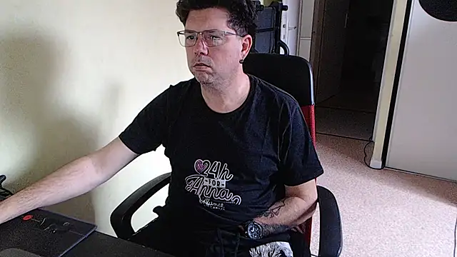 Snapshot of blueandwhite1 chatting on 1, 4, 2026 blueandwhite1 online show from 1, 4, 2026