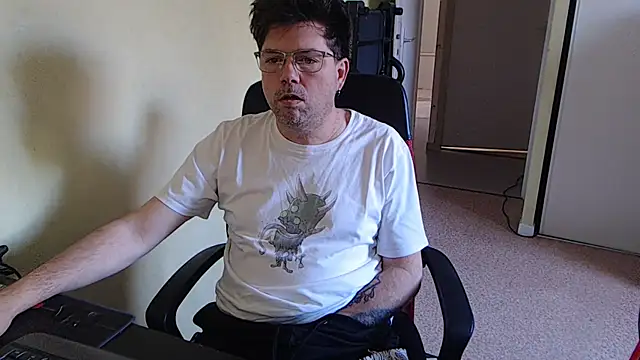 Snapshot of blueandwhite1 chatting on 4, 4, 2026 blueandwhite1 online show from 4, 4, 2026