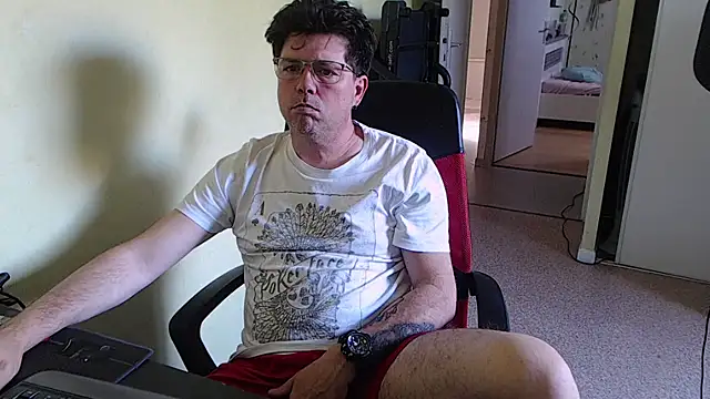 Snapshot of blueandwhite1 chatting on 8, 4, 2026 blueandwhite1 online show from 8, 4, 2026