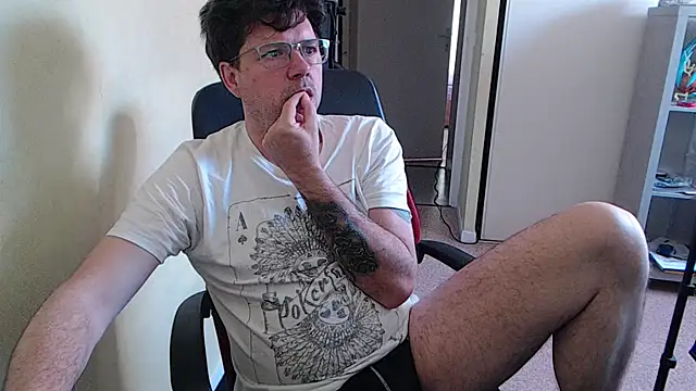 Snapshot of blueandwhite1 chatting on 14, 4, 2026 blueandwhite1 online show from 14, 4, 2026