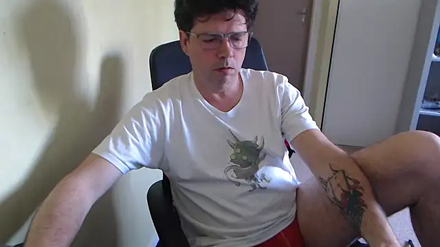 Snapshot of blueandwhite1 chatting on 21, 4, 2026 blueandwhite1 online show from 21, 4, 2026