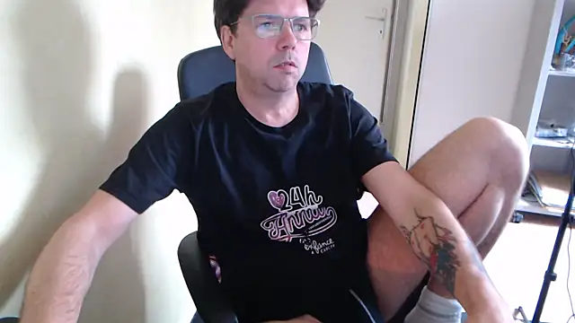 Snapshot of blueandwhite1 chatting on 25, 4, 2026 blueandwhite1 online show from 25, 4, 2026