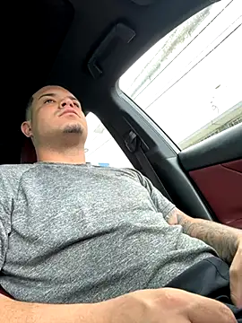 Snapshot of YadielPublic chatting on 8, 9, 2025 YadielPublic online show from 8, 9, 2025