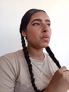 Zoe-Johnson  online show from 19, 6, 2026