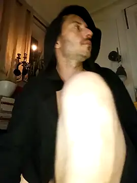 Snapshot of branletteur chatting on 8, 11, 2025 branletteur online show from 8, 11, 2025