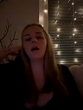 Snapshot of ItsLxsa chatting on 20, 10, 2025 ItsLxsa online show from 20, 10, 2025