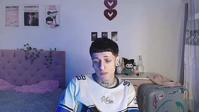 Snapshot of 2cyboy_ chatting on 15, 9, 2025 2cyboy online show from 15, 9, 2025