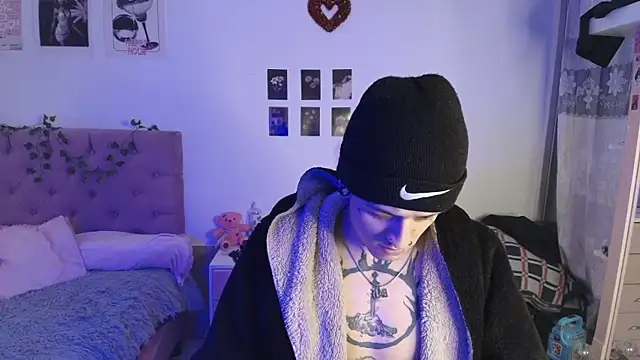 Snapshot of 2cyboy_ chatting on 6, 10, 2025 2cyboy online show from 6, 10, 2025