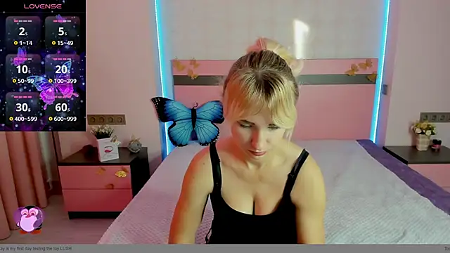 Snapshot of MeryMidnight chatting on 26, 9, 2025 MeryMidnight online show from 26, 9, 2025