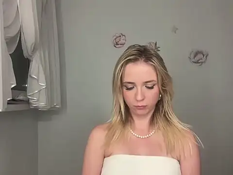 Snapshot of ClaudiaAmore chatting on 8, 9, 2025 ClaudiaAmore online show from 8, 9, 2025