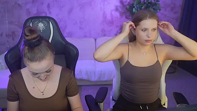 Snapshot of Ella_054 chatting on 14, 9, 2025 Ella 054 online show from 14, 9, 2025