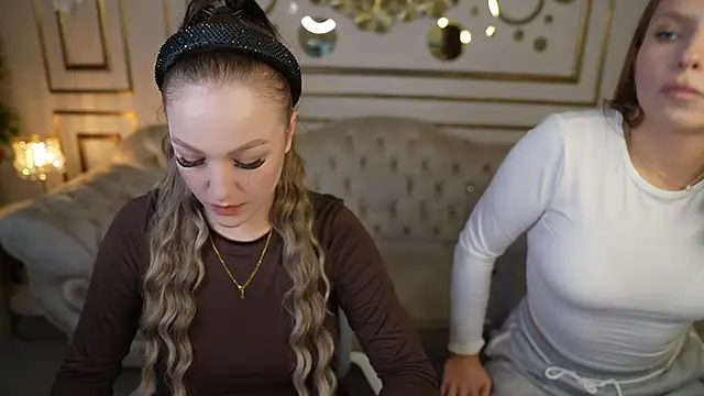 Snapshot of Ella_054 chatting on 17, 9, 2025 Ella 054 online show from 17, 9, 2025