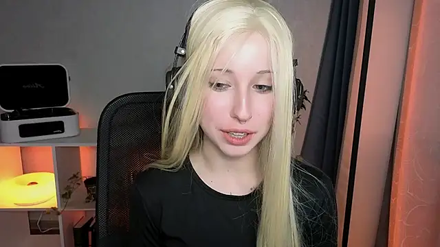 Snapshot of YukiMisa chatting on 7, 4, 2026 YukiMisa online show from 7, 4, 2026