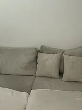 young hailey online show from 18, 9, 2025