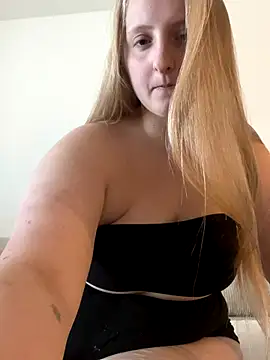 young hailey online show from 17, 10, 2025