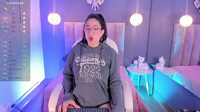 Snapshot of Karoline21 chatting on 1, 10, 2025 Karoline21 online show from 1, 10, 2025