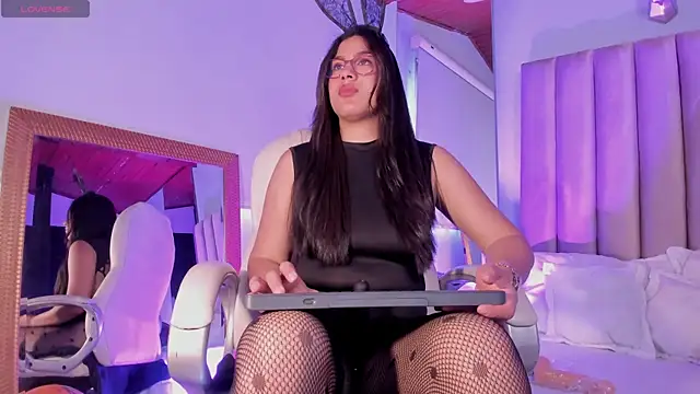 Snapshot of Karoline21 chatting on 13, 10, 2025 Karoline21 online show from 13, 10, 2025