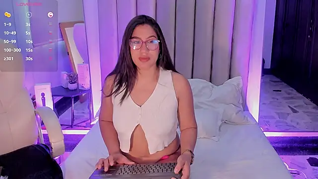 Snapshot of Karoline21 chatting on 14, 10, 2025 Karoline21 online show from 14, 10, 2025