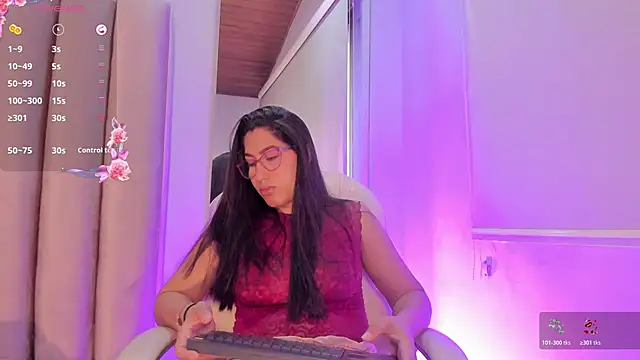 Snapshot of Karoline21 chatting on 17, 10, 2025 Karoline21 online show from 17, 10, 2025
