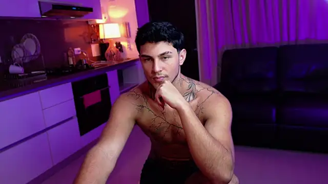Snapshot of LeoCavalli_ chatting on 11, 10, 2025 LeoCavalli online show from 11, 10, 2025