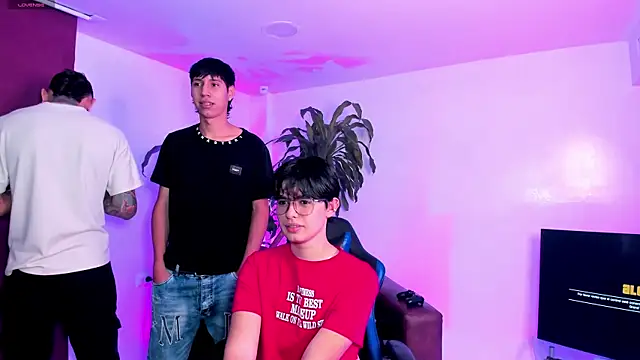 Snapshot of Handsomeboyss19 chatting on 20, 9, 2025 Handsomeboyss19 online show from 20, 9, 2025