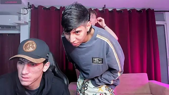 Snapshot of Handsomeboyss19 chatting on 4, 10, 2025 Handsomeboyss19 online show from 4, 10, 2025