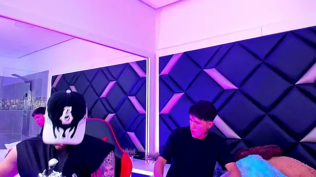 Snapshot of Handsomeboyss19 chatting on 17, 10, 2025 Handsomeboyss19 online show from 17, 10, 2025