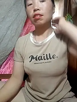 Snapshot of hera-00 chatting on 4, 10, 2025 hera-00 online show from 4, 10, 2025