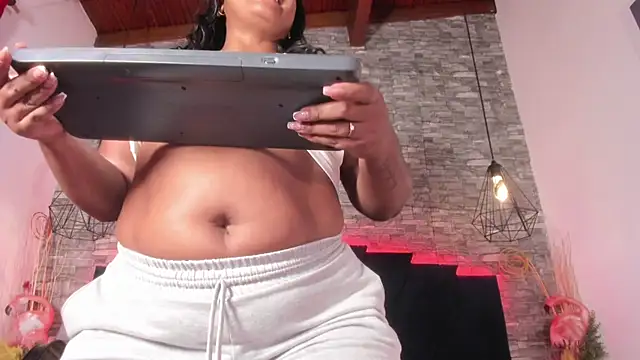 Snapshot of Emily_Brown18 chatting on 15, 4, 2026 Emily Brown18 online show from 15, 4, 2026