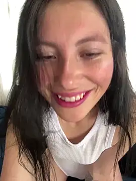 Mia salinass online show from 8, 9, 2025