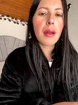 Mia salinass online show from 28, 10, 2025