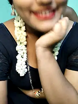 Snapshot of Shneeha_le chatting on 10, 9, 2025 Shneeha le online show from 10, 9, 2025