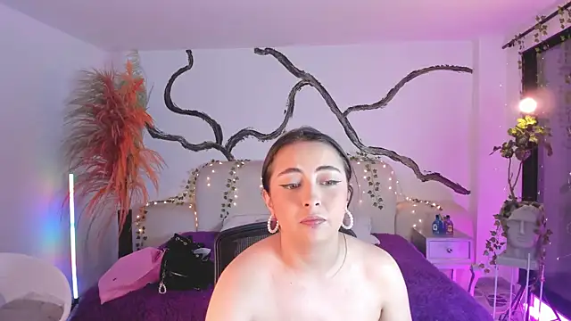 Snapshot of SarahCastro1_ chatting on 13, 10, 2025 SarahCastro1 online show from 13, 10, 2025