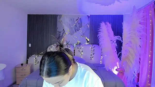 SarahCastro1  online show from 2, 4, 2026