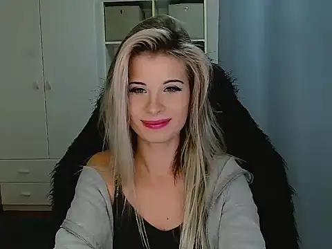 Snapshot of KristineGlow chatting on 17, 11, 2025 KristineGlow online show from 17, 11, 2025