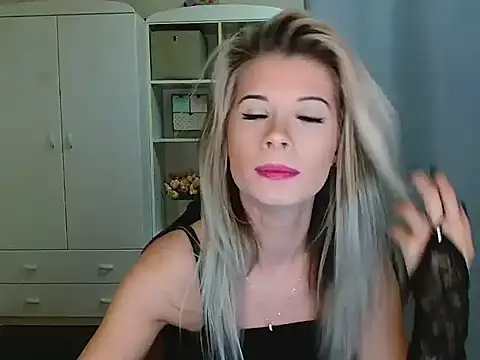 Snapshot of KristineGlow chatting on 25, 11, 2025 KristineGlow online show from 25, 11, 2025