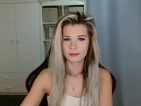 Snapshot of KristineGlow chatting on 30, 11, 2025 KristineGlow online show from 30, 11, 2025