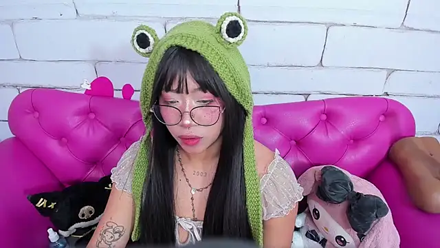 Snapshot of SafiroAgataaa chatting on 28, 10, 2025 SafiroAgataaa online show from 28, 10, 2025