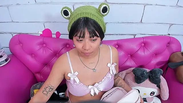 Snapshot of SafiroAgataaa chatting on 8, 11, 2025 SafiroAgataaa online show from 8, 11, 2025