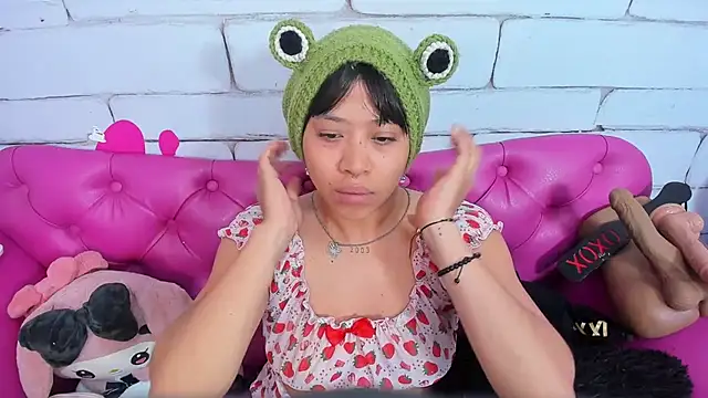 Snapshot of SafiroAgataaa chatting on 9, 11, 2025 SafiroAgataaa online show from 9, 11, 2025