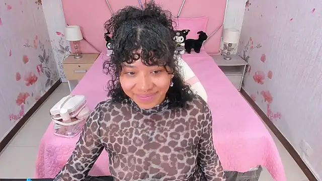 Snapshot of SafiroAgataaa chatting on 18, 11, 2025 SafiroAgataaa online show from 18, 11, 2025