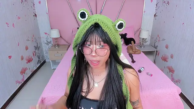 Snapshot of SafiroAgataaa chatting on 21, 11, 2025 SafiroAgataaa online show from 21, 11, 2025