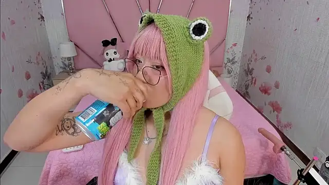 Snapshot of SafiroAgataaa chatting on 4, 12, 2025 SafiroAgataaa online show from 4, 12, 2025