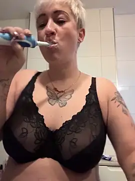 Snapshot of Rozendefotz chatting on 17, 11, 2025 Rozendefotz online show from 17, 11, 2025