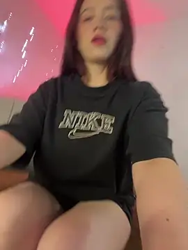 Snapshot of BrunnetAri_ chatting on 21, 4, 2026 BrunnetAri online show from 21, 4, 2026