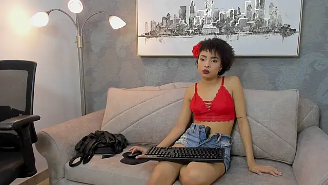 Snapshot of Lucia_jane chatting on 13, 11, 2025 Lucia jane online show from 13, 11, 2025