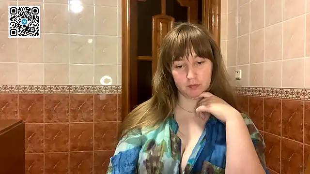 Snapshot of MaroonMoon_ chatting on 4, 10, 2025 MaroonMoon online show from 4, 10, 2025