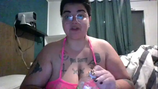 Snapshot of PirateXL chatting on 1, 4, 2026 PirateXL online show from 1, 4, 2026