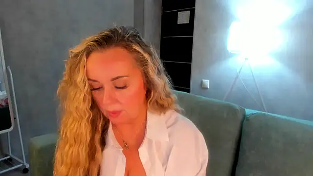 Snapshot of Sky_Kuper chatting on 4, 12, 2025 Sky Kuper online show from 4, 12, 2025