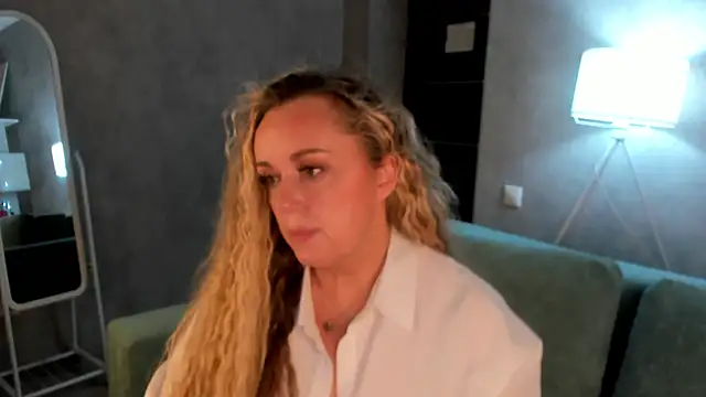 Snapshot of Sky_Kuper chatting on 15, 12, 2025 Sky Kuper online show from 15, 12, 2025